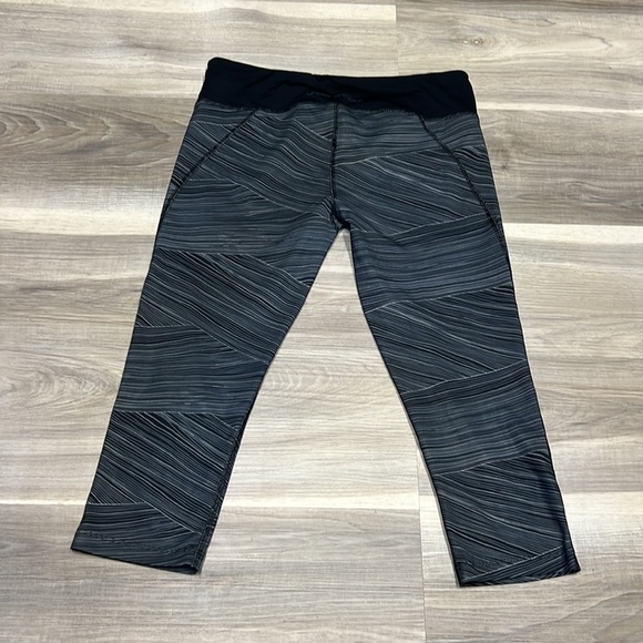 Under armour Capri length  leggings size medium - Picture 7 of 8